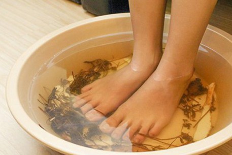 PHÒNG TRỊ NƯỚC ĂN CHÂN MÙA LŨ LỤT