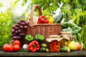 Nên chọn rau, củ, quả còn tươi, nguyên vẹn, không bị dập úng.