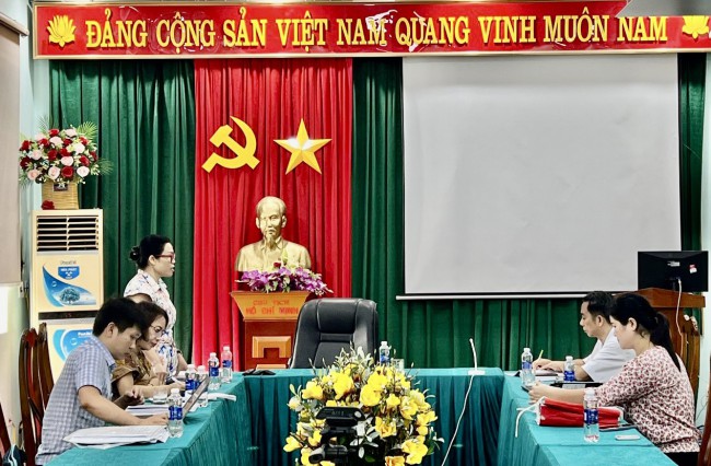 Đoàn công tác làm việc tại Trung tâm Y tế huyện Tương Dương