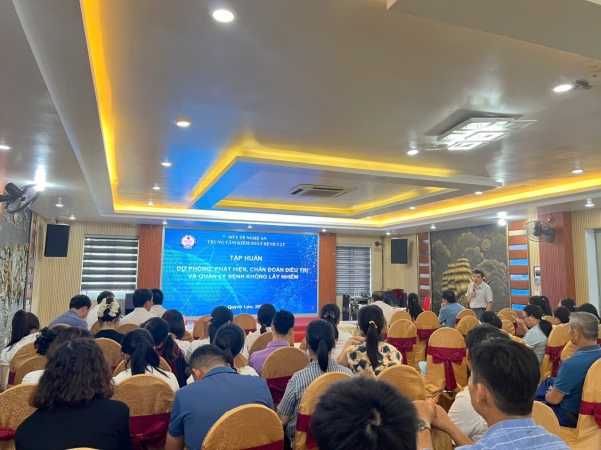 BS. Thái Sỹ Thân, phó khoa PCBKLN, CDC Nghệ An, phát biểu khai mạc lớp tập huấn