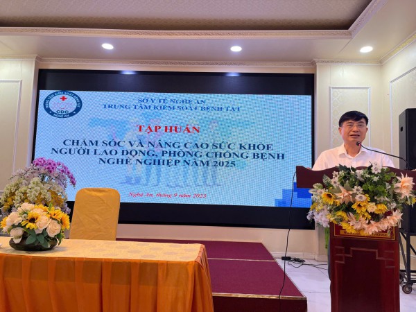 Trung tâm Kiểm soát bệnh tật tỉnh Nghệ An tổ chức tập huấn nâng cao năng lực chăm sóc sức khỏe người lao động, phòng chống bệnh nghề nghiệp năm 2025 cho các cưo sở lao động