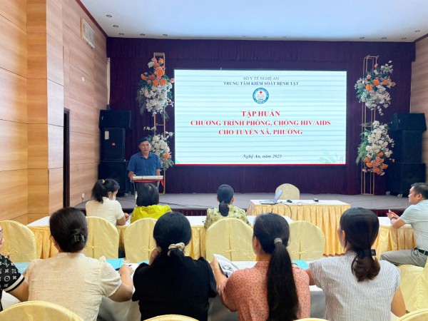 Tập huấn chương trình phòng chống HIV/AIDS cho tuyến xã, phường