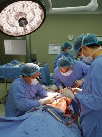BỆNH VIỆN ĐÀ NẴNG NỐI THÀNH CÔNG ĐÙI PHẢI BỊ ĐỨT RỜI