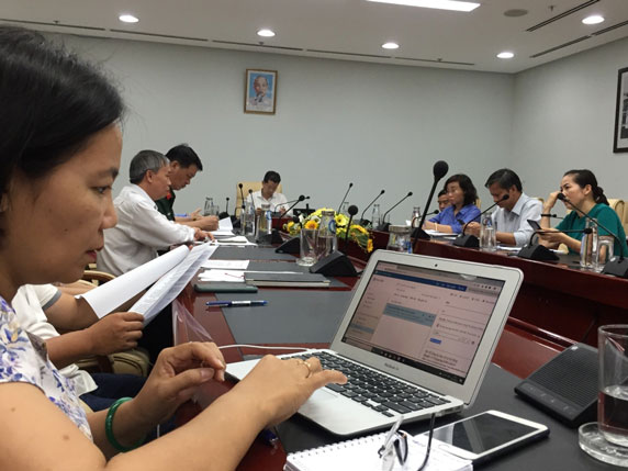 UỶ BAN NHÂN DÂN THÀNH PHỐ HỌP KHẨN ĐỐI PHÓ  VỚI DỊCH BỆNH COVID - 19