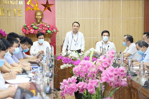 PGS.TS. Dương Đình Chỉnh- Giám đốc Sở Y tế chủ trì tại điểm cầu
