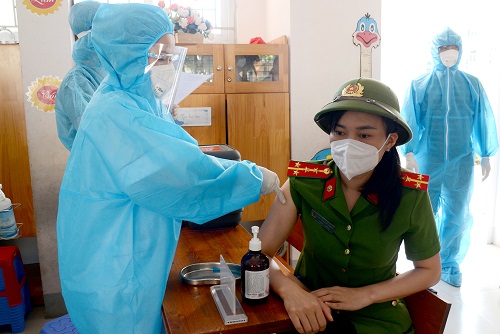Bệnh viện Đa khoa TP Vinh tổ chức tiêm vắc xin phòng COVID-19 đợt 2