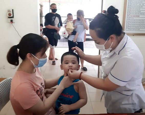 Triển khai chiến dịch uống Vitamin A và tẩy giun đợt 1 trong ngày Vi chất dinh dưỡng 1-2/6/2021