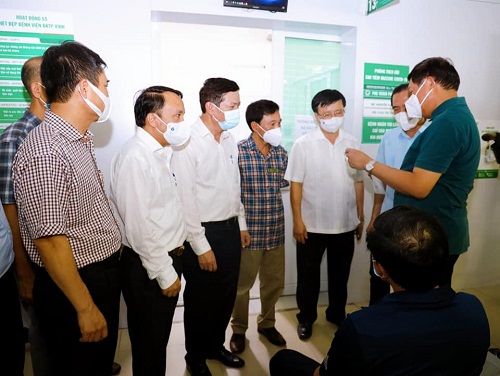 Thứ trưởng Bộ Y tế kiểm tra công tác phòng, chống dịch COVID-19 và triển khai tiêm vắc xin phòng COVID-19 trên địa bàn tỉnh Nghệ An