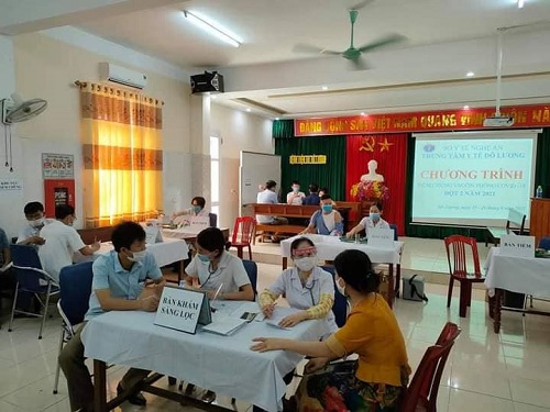 Trung tâm Y tế Đô Lương tổ chức tiêm chủng vắc xin phòng Covid- 19 đợt 2 năm 2021