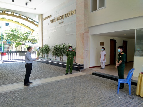 Lãnh đạo Sở Y tế kiểm tra, giám sát công tác phòng, chống COVID -19 tại khu cách ly Khách sạn Thái Bình Dương - Thị xã Cửa Lò.