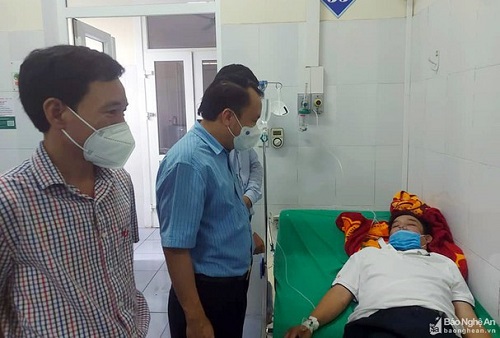 Tình người những ngày 'căng mình' chống dịch