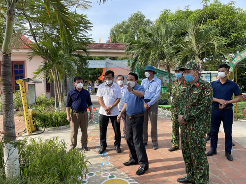 Phó Trưởng BCĐ phòng chống dịch Covid-19 tỉnh kiểm tra công tác phòng chống dịch các khu cách ly tập trung tại huyện Quỳnh Lưu và Diễn Châu.