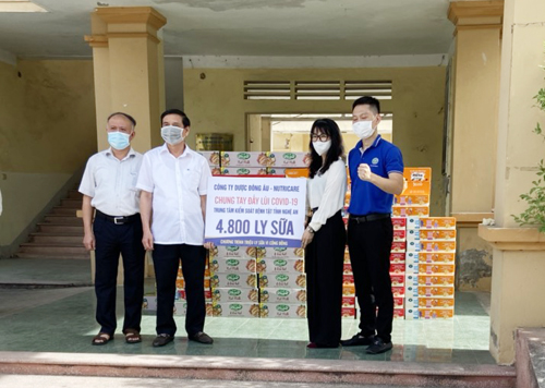 Công ty Dược Đông Âu - NUTRICARE Nghệ An thăm và tặng quà cho đội ngũ y, bác sỹ nơi tuyến đầu phòng, chống dịch COVID-19.