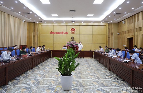 Chủ tịch UBND tỉnh yêu cầu người dân TP.Vinh không ra đường, 'ai ở đâu ở yên đó' từ 0h ngày 23/8