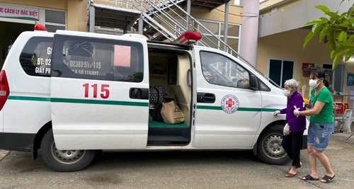 Nghệ An,  Cụ bà 105 tuổi mắc COVID-19 đã được xuất viện sau một thời gian điều trị tại Trung tâm Bệnh nhiệt đới, Bệnh viện Hữu nghị Đa khoa tỉnh.