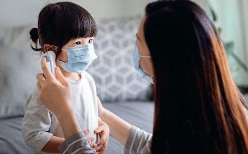 Hướng dẫn chăm sóc trẻ em mắc COVID-19  tại nhà