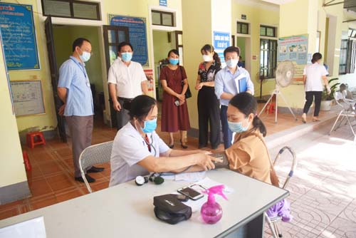 Mới nhất: Bộ Y tế quy định những đối tượng, địa điểm bắt buộc phải đeo khẩu trang phòng chống dịch COVID-19