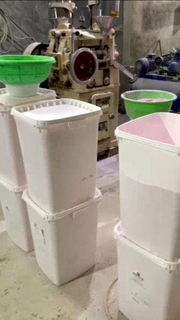 Nóng: Phát hiện cơ sở sản xuất thuốc giả, trái phép 'khủng' ở ngoại thành Hà Nội