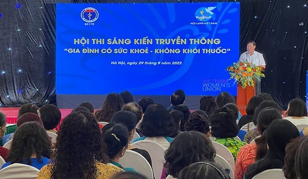 Tỷ lệ hút thuốc lá ở nữ giới có xu hướng tăng, ảnh hưởng đến chất lượng giống nòi