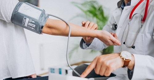 Hạ huyết áp tư thế đứng: Biểu hiện và cách phòng ngừa