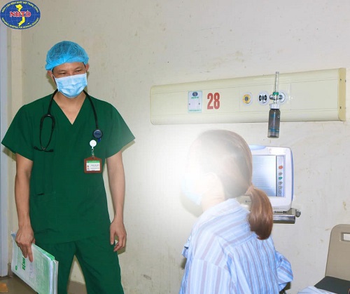 Tự ý truyền dịch, bệnh nhân sốt xuất huyết vào viện đã rất nặng; Cần lưu ý thời điểm nguy hiểm của bệnh