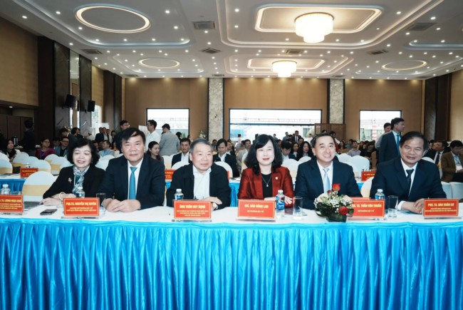 Chuyên gia trao đổi tháo gỡ 'điểm nghẽn' đấu thầu thuốc cho hàng trăm giám đốc bệnh viện