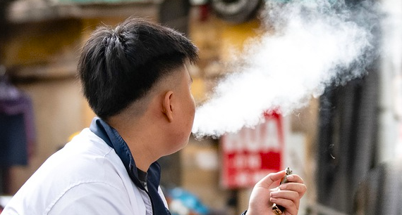 Học sinh, sinh viên nghiêm túc tuân thủ quy định cấm thuốc lá điện tử