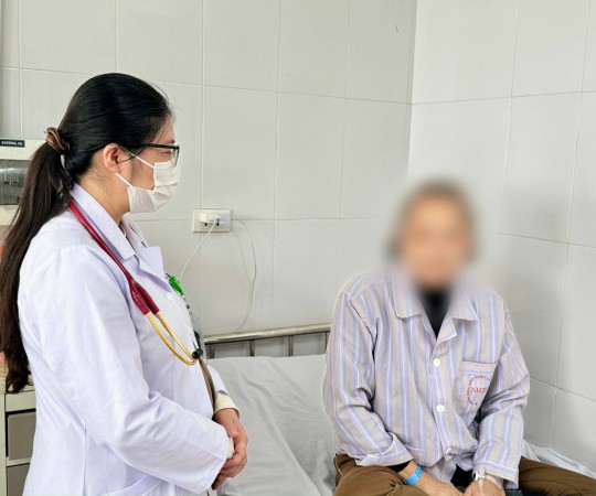 Đi ngoài đến 26 lần trong ngày, người phụ nữ tá hỏa khi biết mắc giun đũa lây từ 'thú cưng'