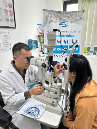 Bệnh nhân 28 tuổi, cận đến 24 độ - nguyên nhân do đâu?