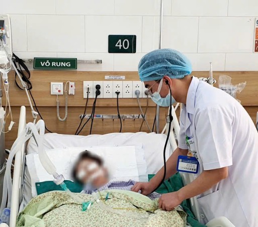 Nguy kịch vì tự ý bỏ thuốc, uống ‘thần dược’ nước kiềm chữa bệnh