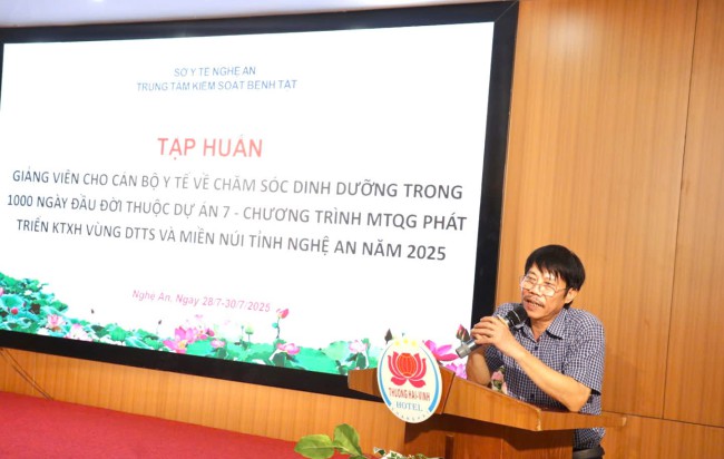 Trung tâm Kiểm soát bệnh tật tỉnh Nghệ An phối hợp Viện Dinh dưỡng tổ chức khóa tập huấn giảng viên Chăm sóc Dinh dưỡng trong 1.000 ngày đầu đời thuộc Dự án 7 cho cán bộ y tế.