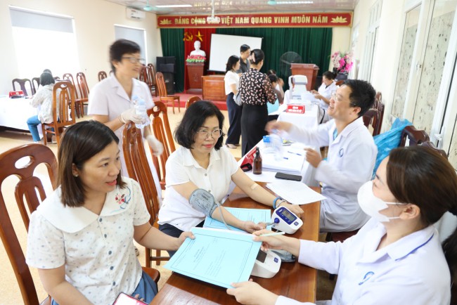 Trung tâm Kiểm soát bệnh tật tỉnh tổ chức khám sức khỏe định kỳ cho cán bộ, viên chức và người lao động trong đơn vị